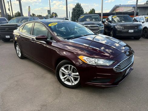 Used 2018 Ford Fusion SE w/ Fusion SE Technology Package FWD image 3