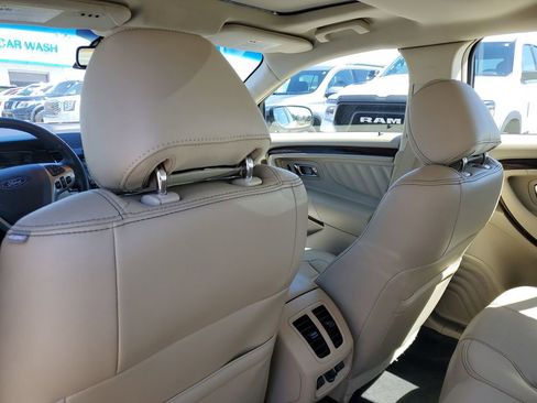 Used 2018 Ford Taurus Limited FWD image 33
