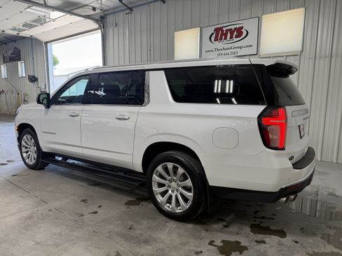 Used 2021 Chevrolet Suburban Premier w/ Premium Package AWD/4WD image 14