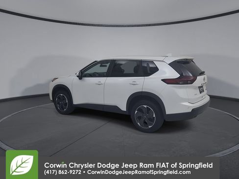 Used 2025 Nissan Rogue SV AWD/4WD image 10