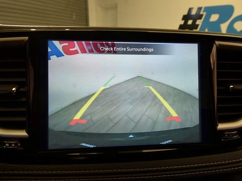 Used 2024 Chrysler Pacifica Limited FWD image 30