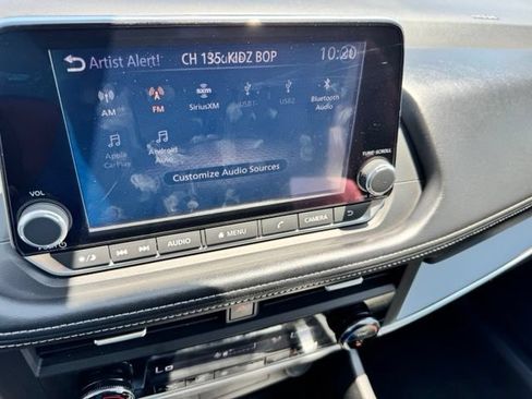 Used 2025 Nissan Rogue SV FWD image 16