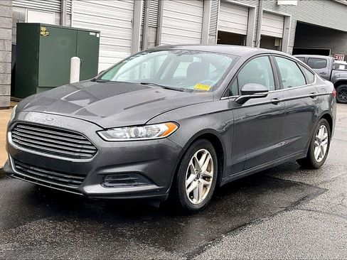 Used 2016 Ford Fusion SE image 2