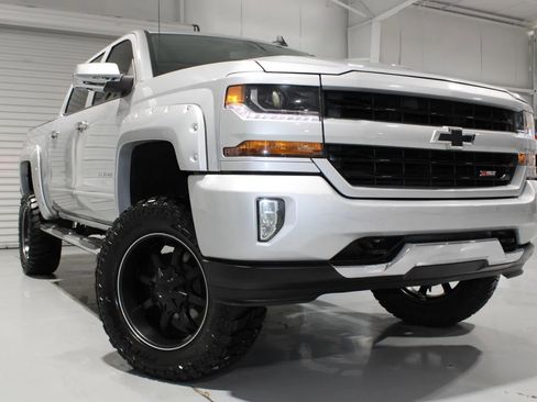 Used 2018 Chevrolet Silverado 1500 LT w/ All Star Edition image 3