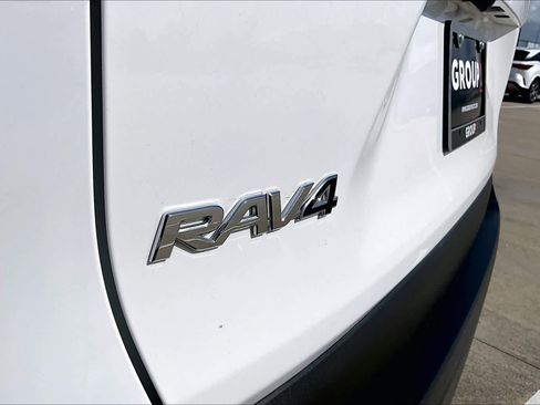 Used 2025 Toyota RAV4 XLE image 31