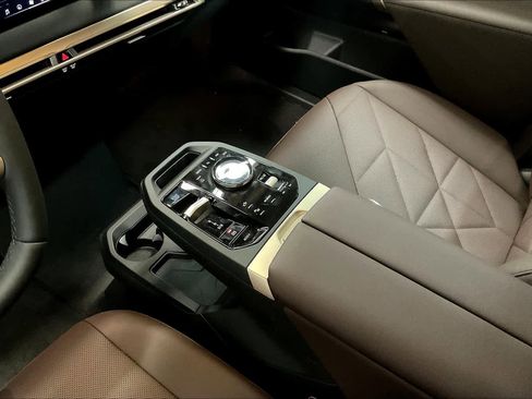 Used 2025 BMW iX xDrive50 image 21