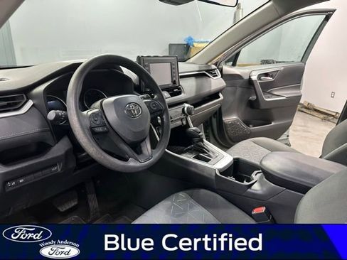 Used 2022 Toyota RAV4 XLE w/ Convenience Package image 9