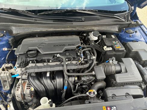 Used 2025 Hyundai Elantra Limited FWD image 34