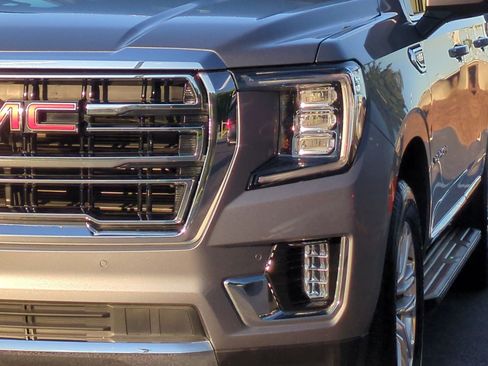 Used 2021 GMC Yukon SLT w/ SLT Premium Package AWD/4WD image 6