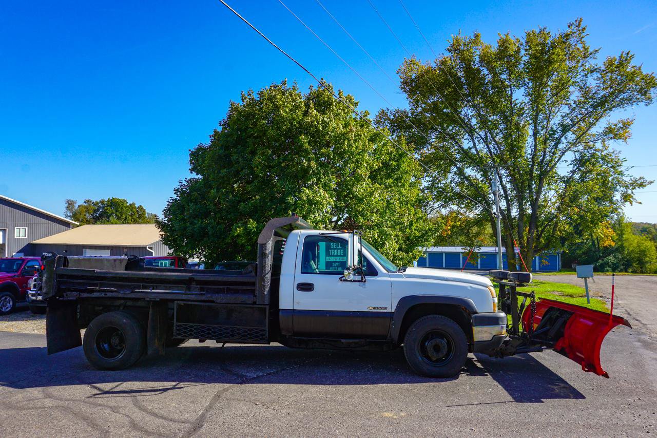 Used 2007 Chevrolet Silverado 3500 4x4 Regular Cab w/ Snow Plow Prep Package image 2
