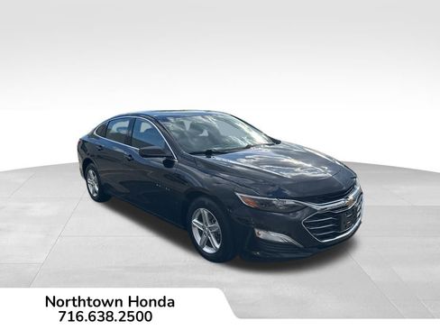 Used 2022 Chevrolet Malibu LS image 1