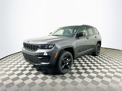New 2025 Jeep Grand Cherokee Altitude image 5