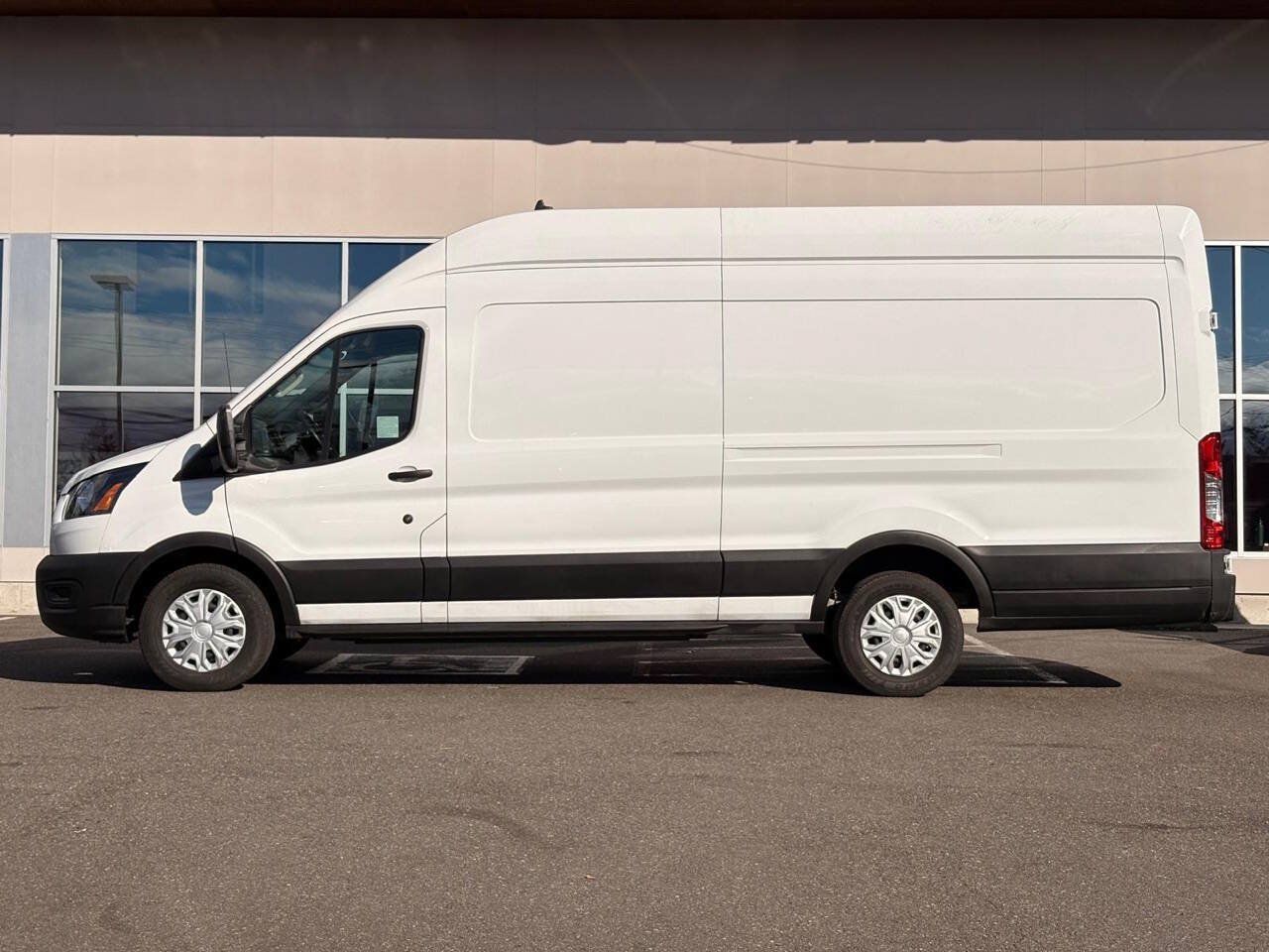 Used 2023 Ford E-Transit 148 High Roof Extended w/ Load Area Protection Package RWD image 4