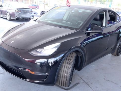 Used 2021 Tesla Model Y Long Range AWD/4WD image 9
