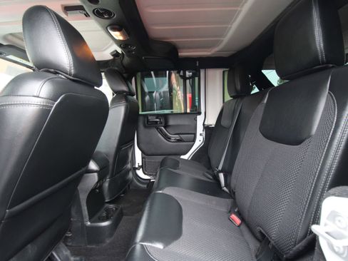 Used 2017 Jeep Wrangler Unlimited Sahara image 11