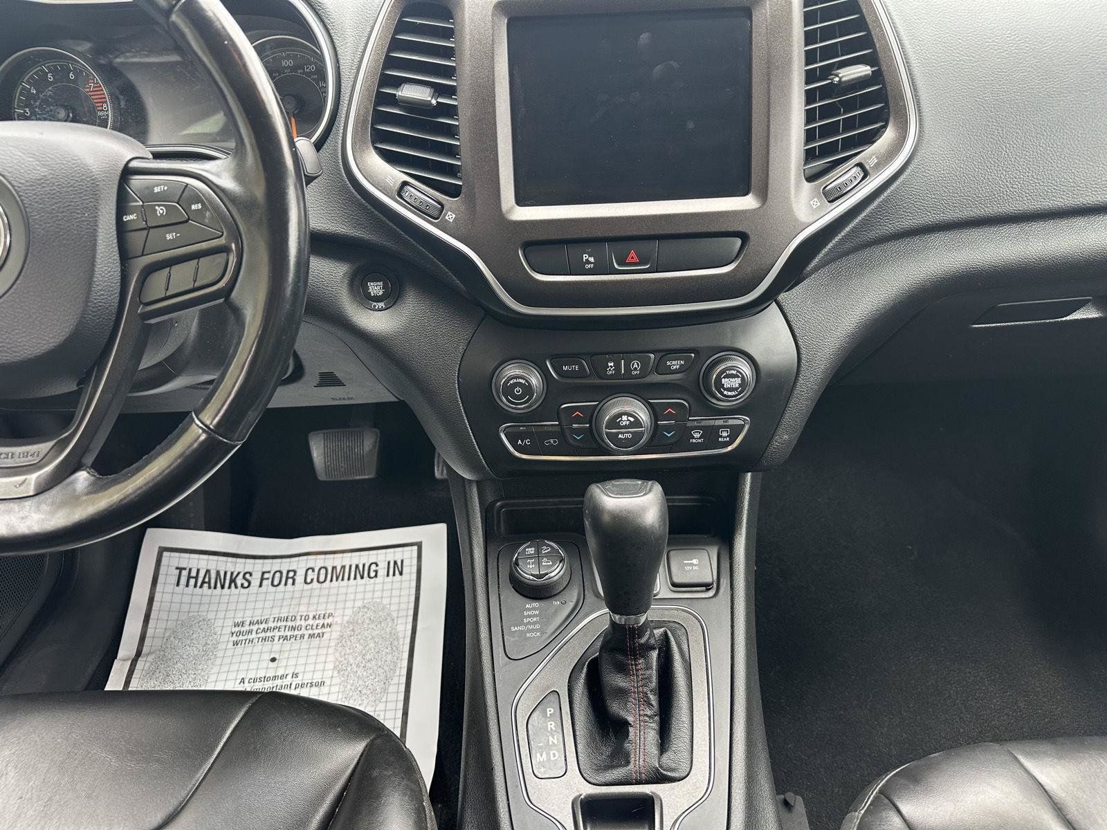Used 2021 Jeep Cherokee Trailhawk w/ Comfort & Convenience Group AWD/4WD image 33