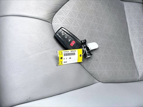Used 2022 Toyota Camry XSE w/ Carpet Mat Package (TMS) FWD image 31