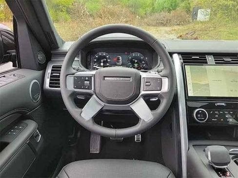 New 2025 Land Rover Discovery Metropolitan Edition AWD/4WD image 28