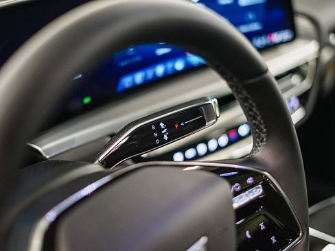 Used 2025 Cadillac Lyriq Sport image 19