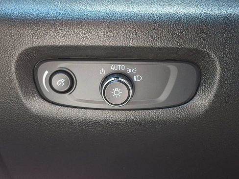 Used 2023 Chevrolet Traverse LT FWD image 26