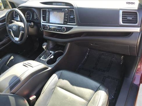 Used 2016 Toyota Highlander XLE image 20