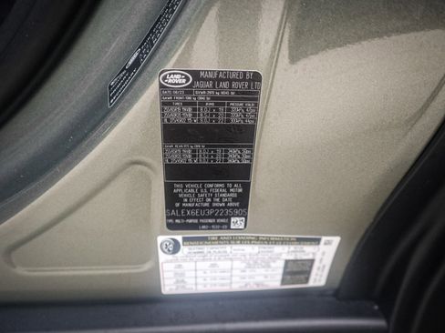 Used 2023 Land Rover Defender 90 X image 31