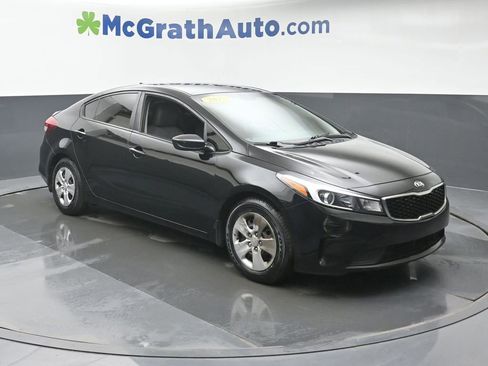 Used 2017 Kia Forte LX image 2