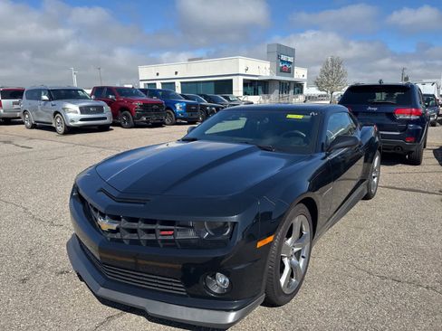 Used 2010 Chevrolet Camaro SS w/ LPO, Ground Effects Package image 2