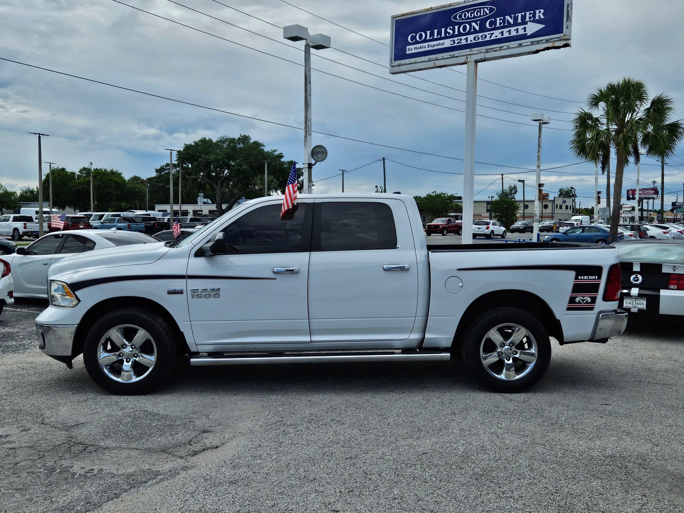 Used 2018 RAM 1500 Classic SLT AWD/4WD image 4