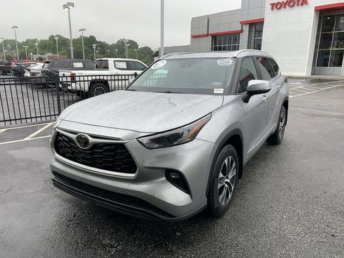 Certified 2025 Toyota Highlander XLE AWD/4WD image 4