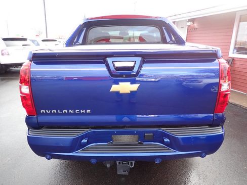 Used 2013 Chevrolet Avalanche LS image 5