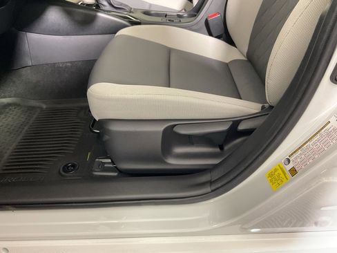 Used 2025 Toyota Corolla LE image 20