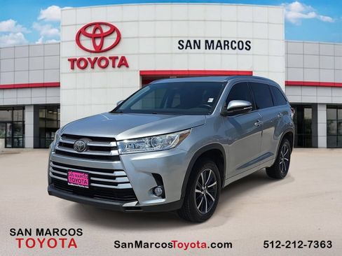 Used 2017 Toyota Highlander XLE FWD image 1