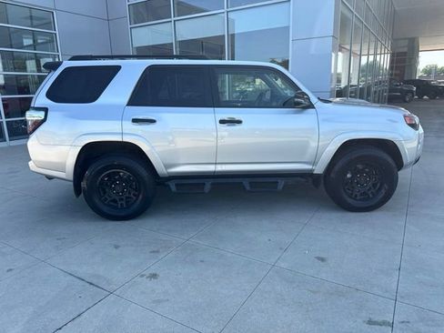 Used 2021 Toyota 4Runner Venture w/ Moonroof Package AWD/4WD image 8