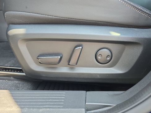 Used 2024 Nissan Rogue SL w/ SL Premium Package image 16