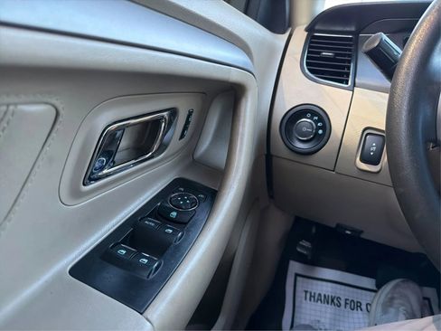 Used 2018 Ford Taurus SE image 17