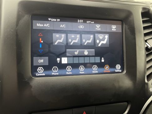 Used 2019 Jeep Cherokee Latitude Plus w/ Cold Weather Group image 19