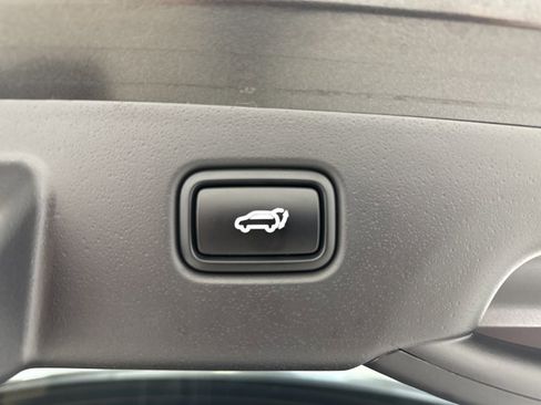 Used 2024 Kia Niro SX Touring image 31