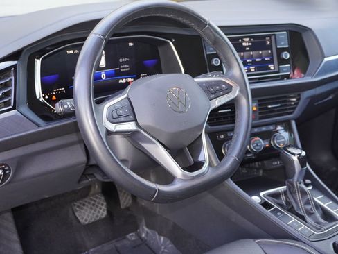 Used 2024 Volkswagen Jetta SE image 12