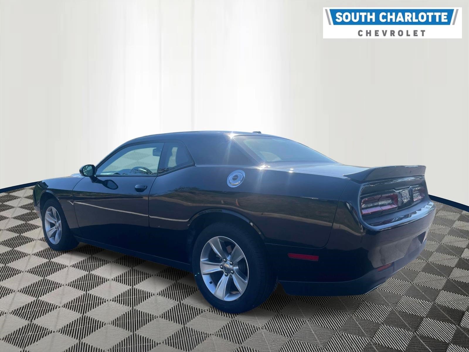 Used 2020 Dodge Challenger SXT w/ Driver Convenience Group RWD image 6