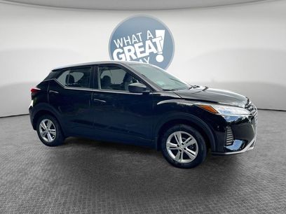 New 2025 Nissan Kicks Play S