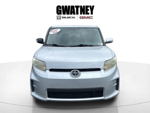 Used 2012 Scion xB FWD image 2