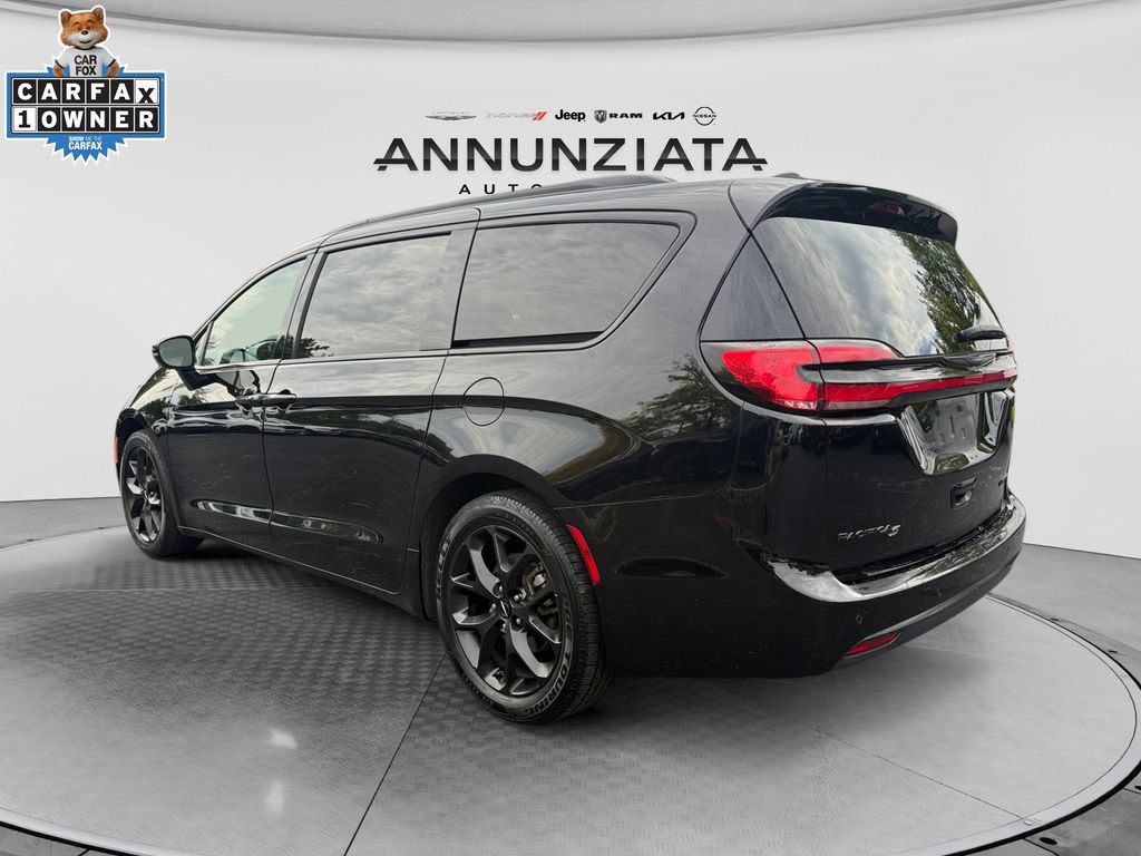 Certified 2025 Chrysler Pacifica Limited FWD image 3