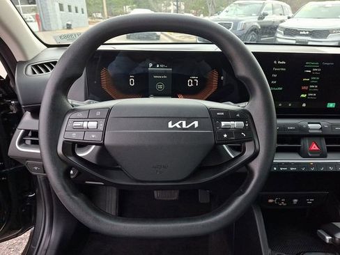 Certified 2025 Kia K4 LX image 21