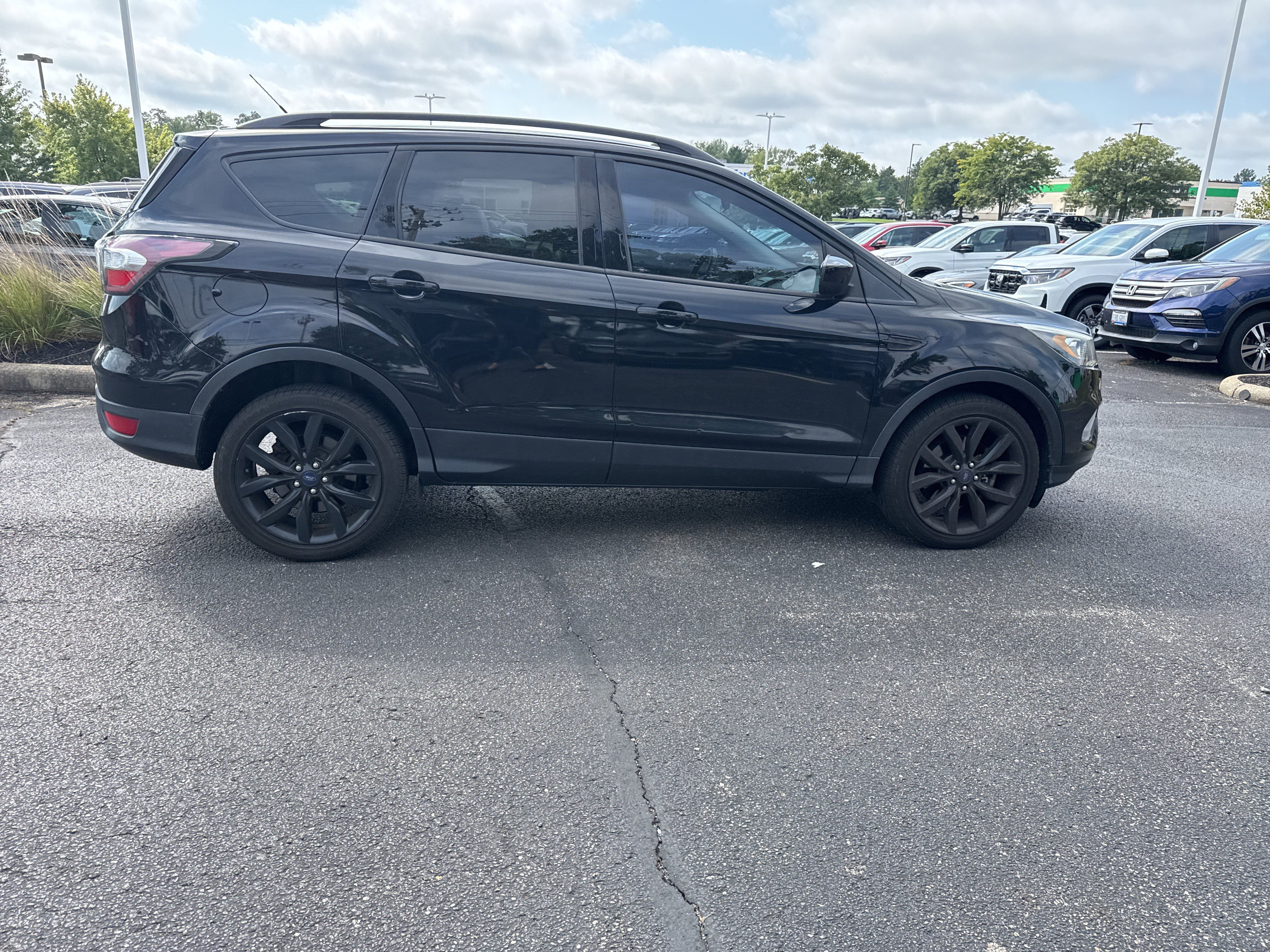 Used 2017 Ford Escape SE w/ SE Sport Appearance Package AWD/4WD image 25
