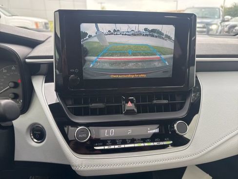 Used 2023 Toyota Corolla SE w/ SE Package FWD image 11
