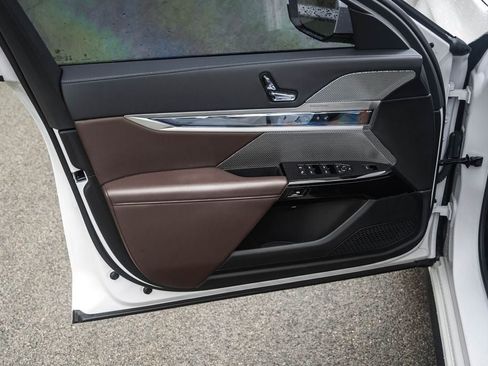 Used 2025 BMW i7 xDrive60 AWD/4WD image 21