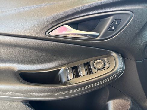 Used 2022 Buick Encore GX Preferred w/ Sport Touring Package FWD image 9