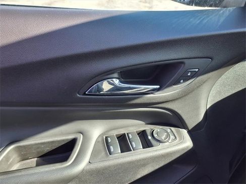 Used 2022 Chevrolet Equinox LT image 48