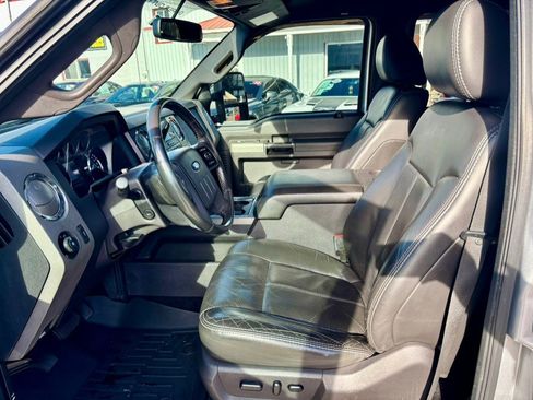 Used 2011 Ford F250 Lariat w/ Lariat Interior Pkg image 11